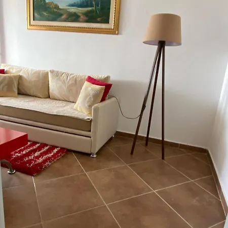 Albi Apartmet Beachfront In Apartman Shëngjin